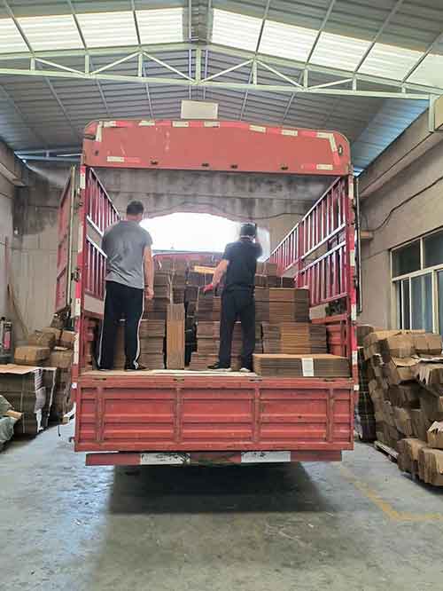 工廠工作(zuo)中